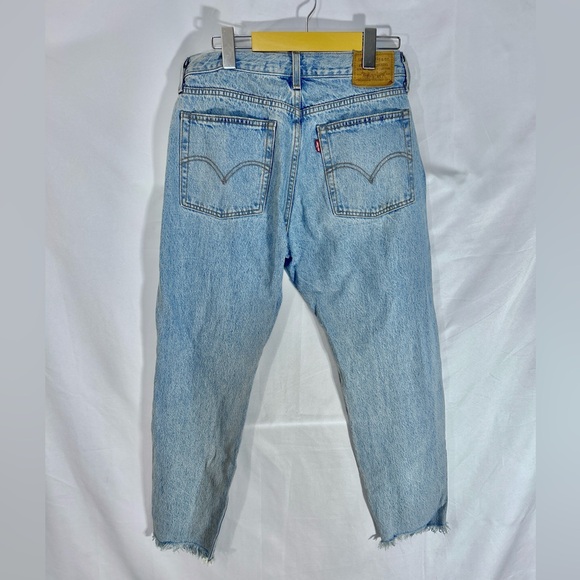 Levi’s Distressed Wedgie Fit Jeans - Picture 6 of 6